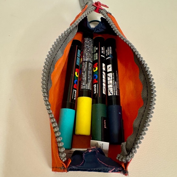 Herschel’s pencil case - Picture 2 of 8